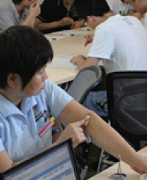 華美醫(yī)護人員義務獻血